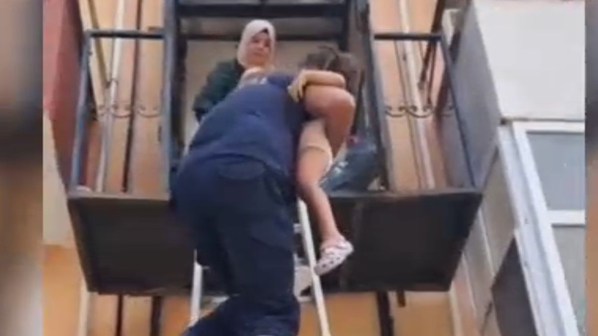 Hatay'da asansörde mahsur kalan anne ve bebeği kurtarıldı
