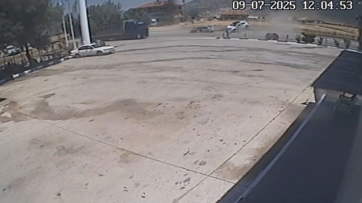 Burdur'da 5 kişinin yaralandığı kazanın görüntüleri ortaya çıktı