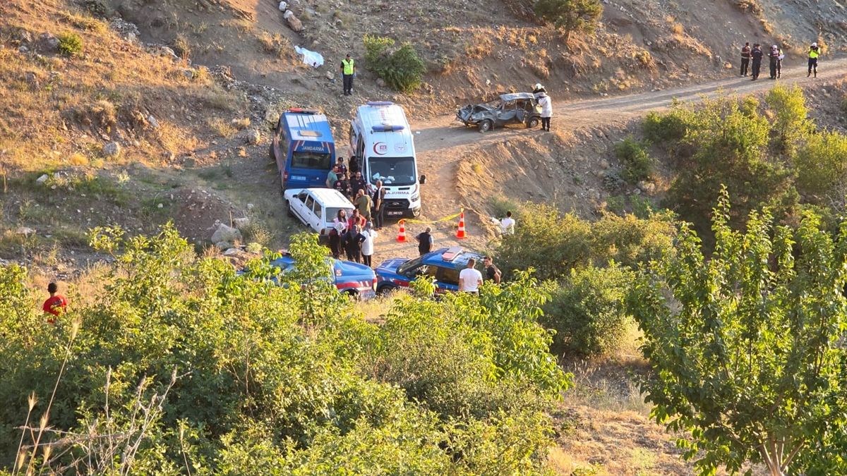 Adana'da uçuruma yuvarlanan otomobildeki 1 kişi öldü