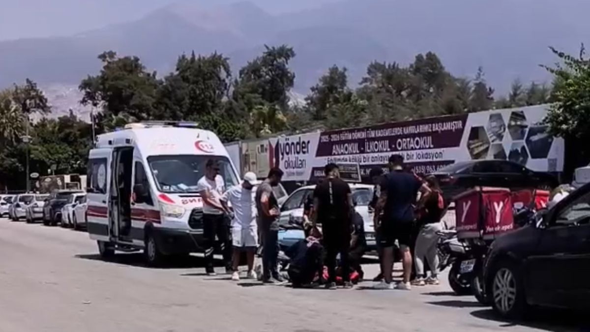 Hatay'da moto kurye kaza yaptı