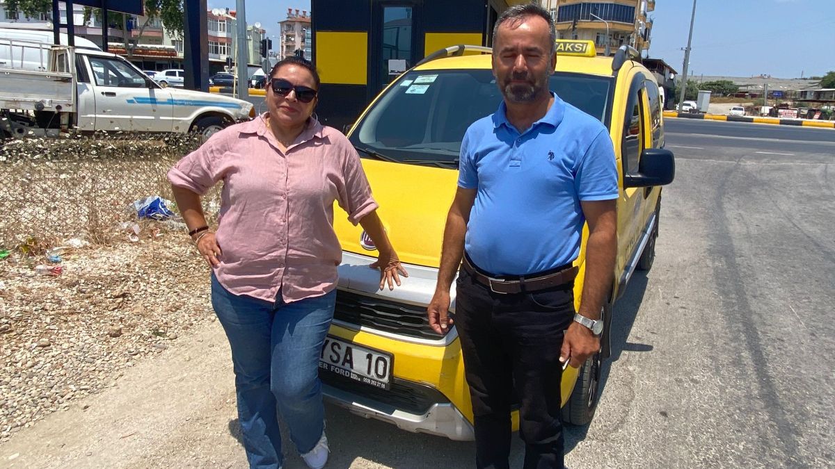Eşinin tavsiyesiyle direksiyon başına geçti: Antalya'da 12 yıldır taksicilik yapıyor