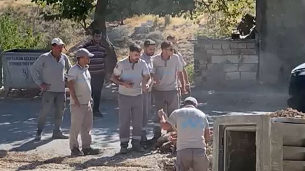 Adıyaman’da alt yapı kazısında doğalgaz borusu patladı, mahalle panik yaşadı