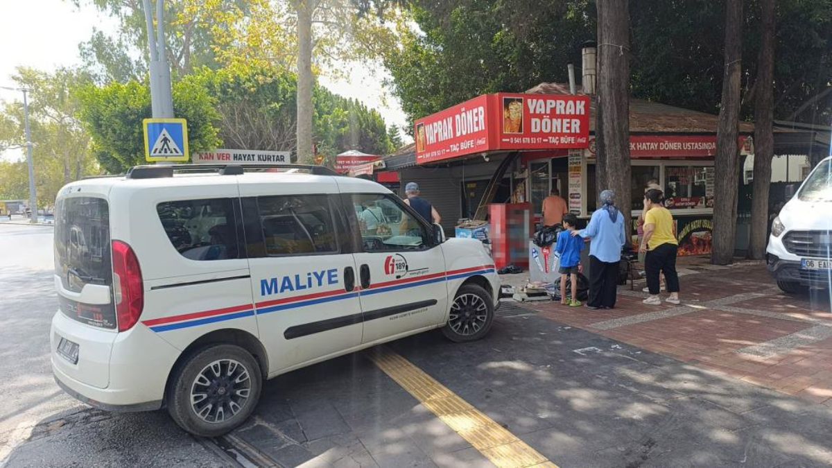 Antalya’da büfede yangın