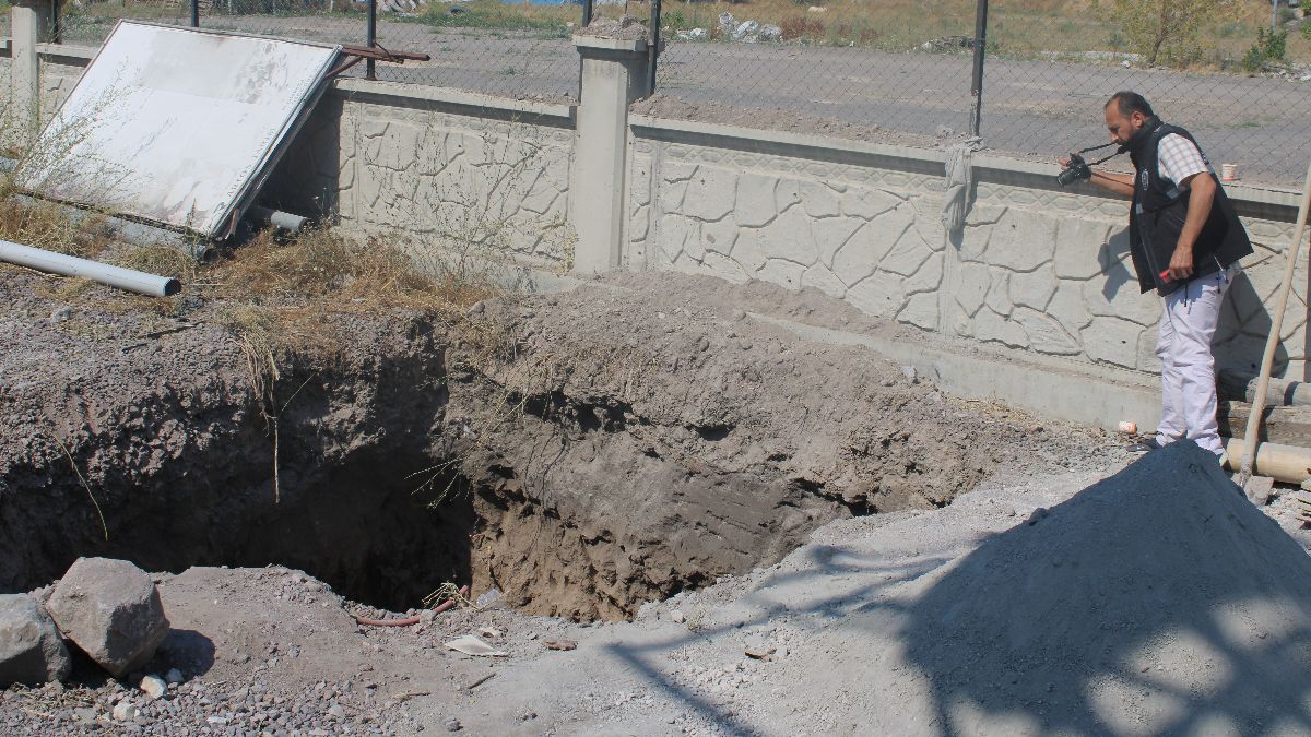 Kayseri'de foseptik inşaatında, işçinin üzerine taş düştü