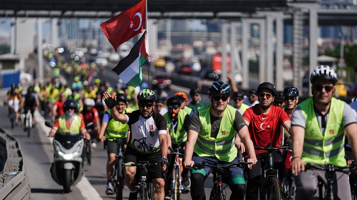 İstanbul'da 15 Temmuz şehitleri için bisiklet turu düzenlendi