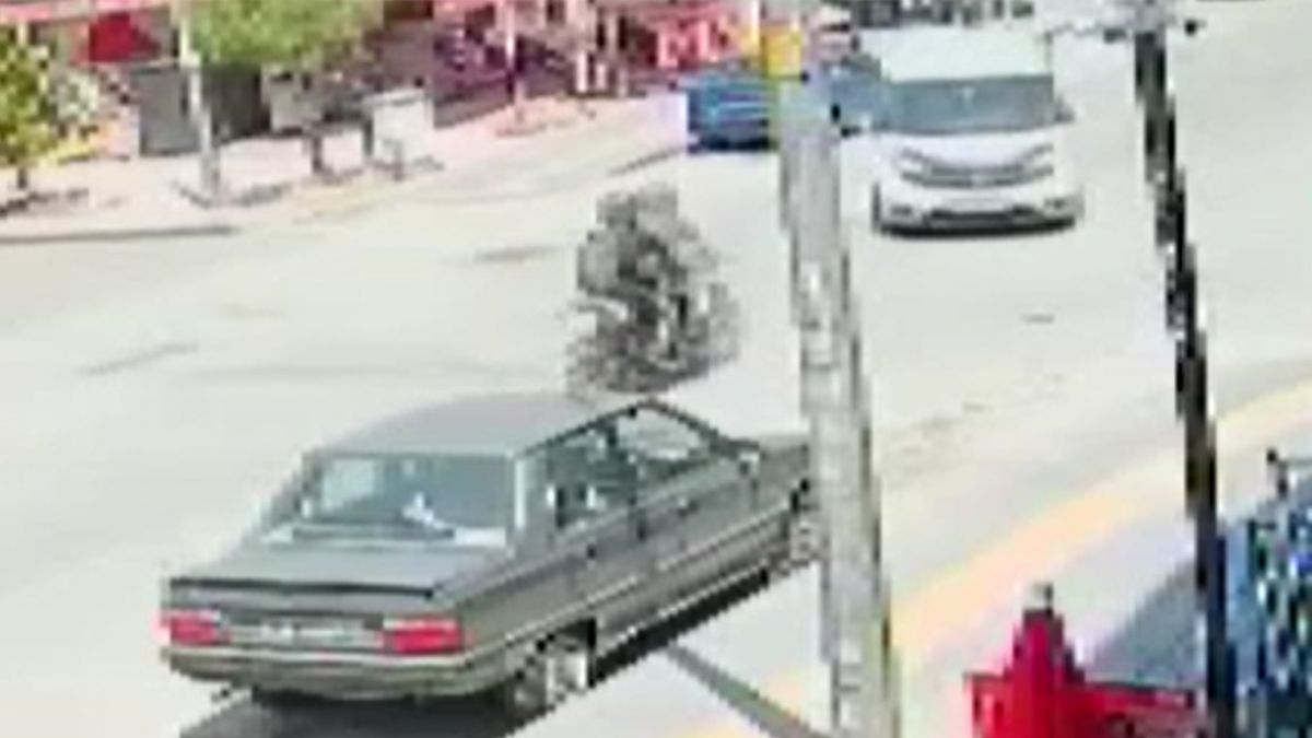 Ankara'da hafif ticari araç ile motosiklet kafa kafaya çarpıştı