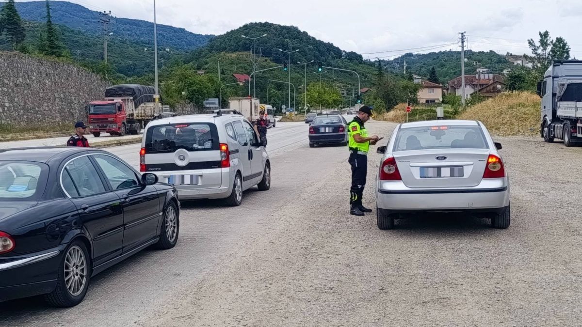 Düzce'de 2 bin 44 araç sürücüsüne cezai işlem uygulandı