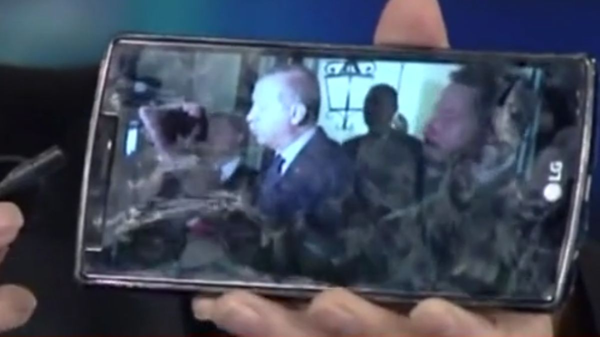 Cumhurbaşkanı Erdoğan'ın 15 Temmuz gecesine ait yayınlanamayan ilk görüntüleri
