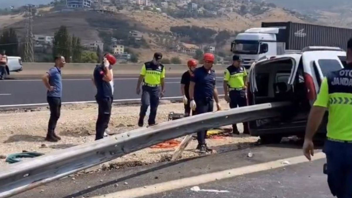 Osmaniye'de araç bariyerlere ok gibi saplandı: 2 ölü