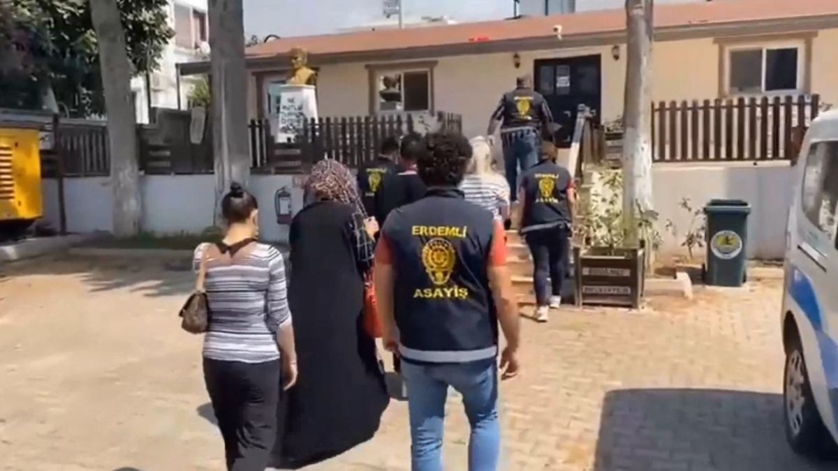 Mersin'de fuhuş operasyonu: 22 gözaltı