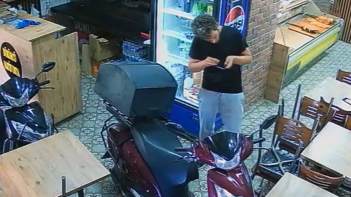 İstanbul'da biri dışarıda bekledi, diğeri çaldı: Telefon hırsızlığı kamerada