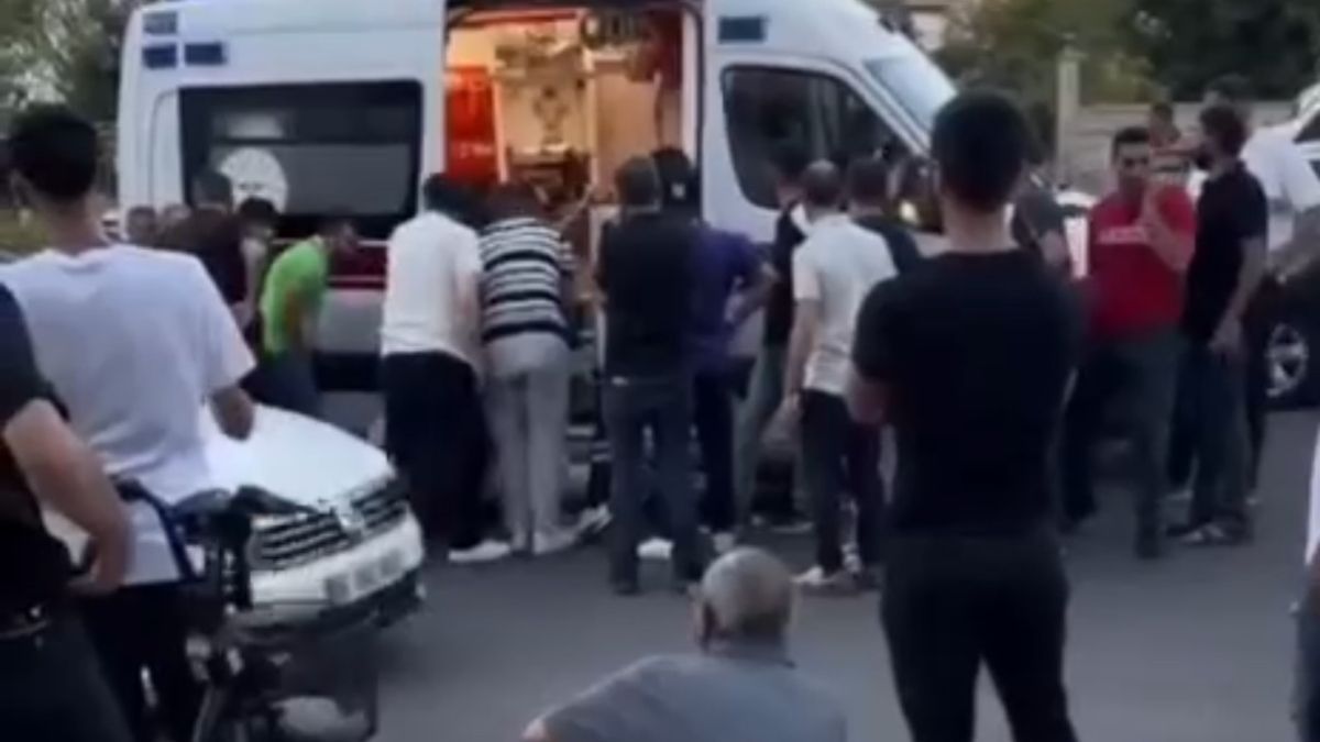 Diyarbakır'da çocuğunu park götürürken kurşunların hedefi oldu