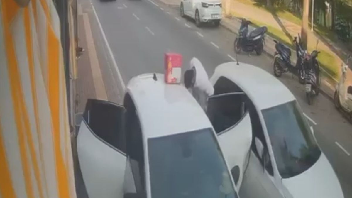 Antalya'da araçtan malzeme indiren market çalışanına araba çarptı