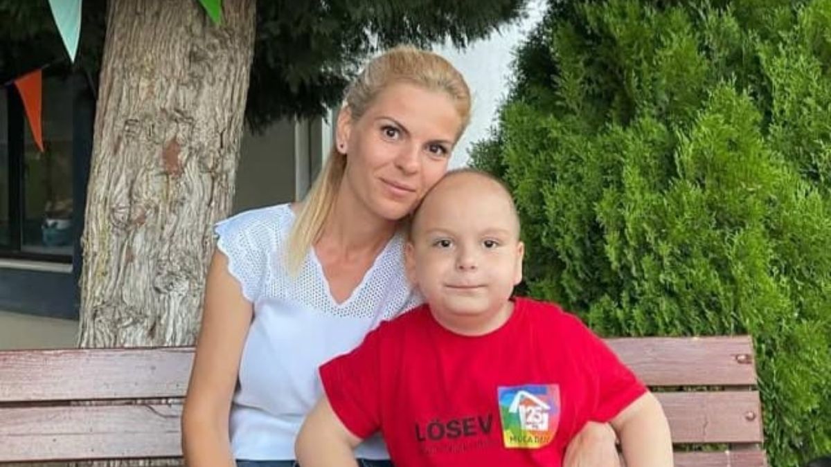 Ankara'da kanser oğlu için kendi tedavisini yarım bıraktı
