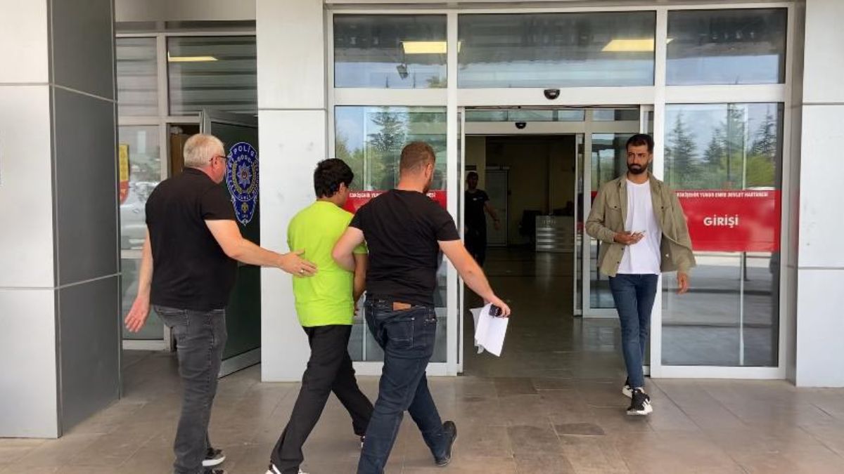 Eskişehir'de tartıştığı sevgilisini boğazını keserek öldürdü