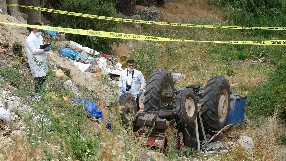 Burdur'da dereye devrilen traktörün sürücüsü öldü