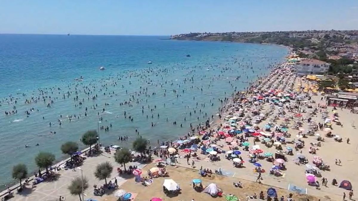 İstanbul Silivri Kumluk Plajı’nda Afrika sıcağı yoğunluğu
