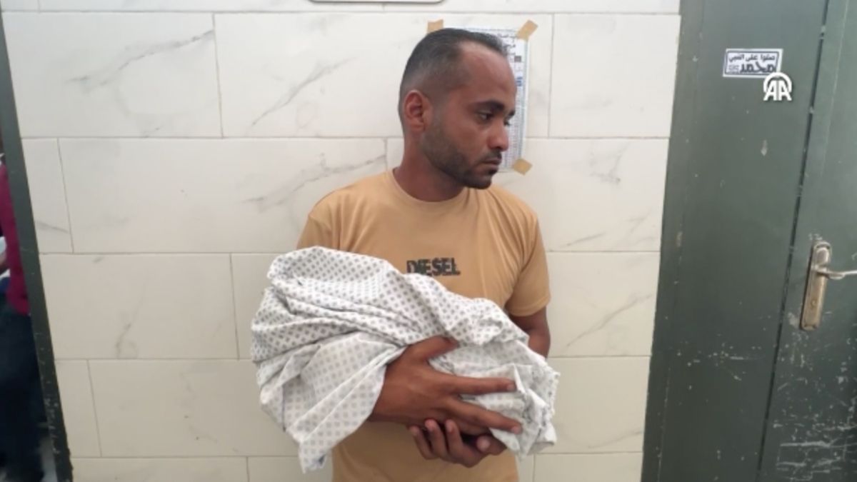 Gazze'de açlıktan bebeğini kaybeden babadan yürek parçalayan sözler