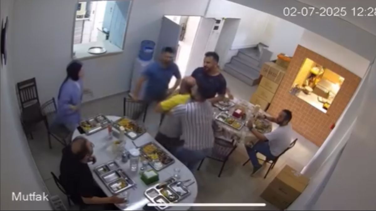 İstanbul'da nefes borusuna yemek kaçan işçi, Heimlich manevrasıyla kurtarıldı