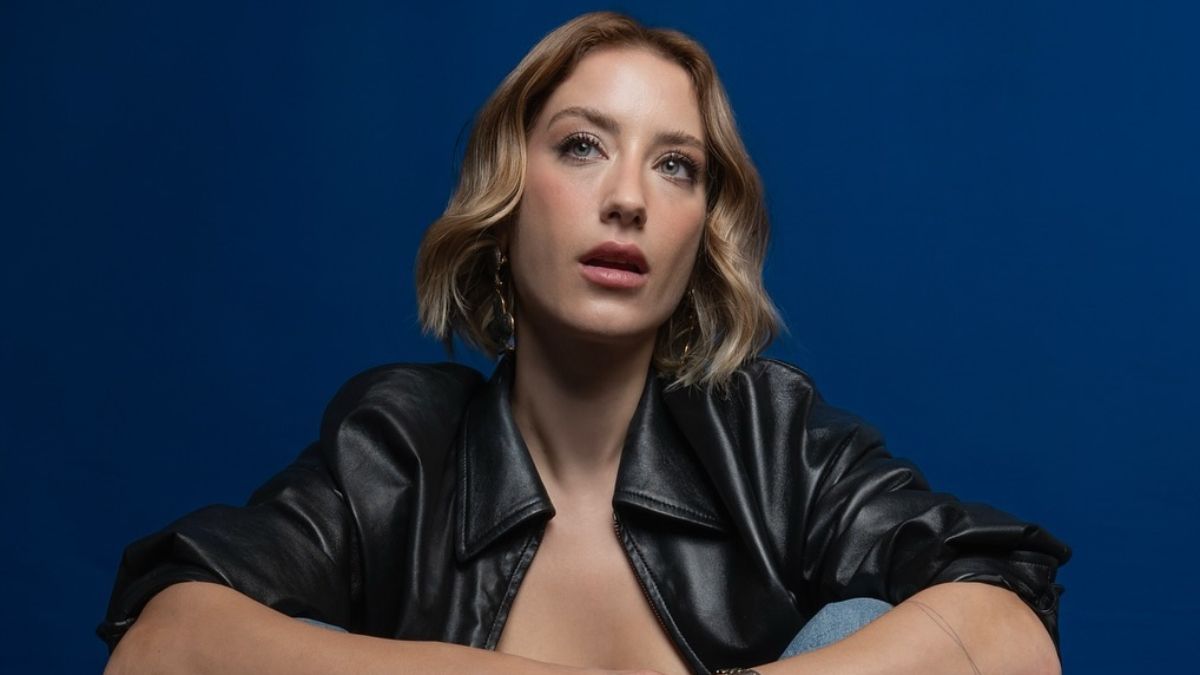 Hazal Kaya yaz imajını paylaştı: "Sarışınlar daha çok eğleniyor"