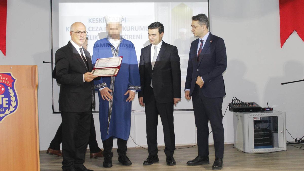 Kırıkkale'de cezaevinde 12 ayda Kur'an-ı Kerim'i ezberleyen hükümlü, hafızlık belgesi aldı