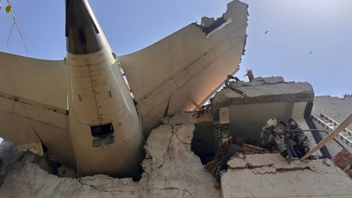 Hindistan'da uçak kazasında ölen İngilizlerin cesetleri karıştı