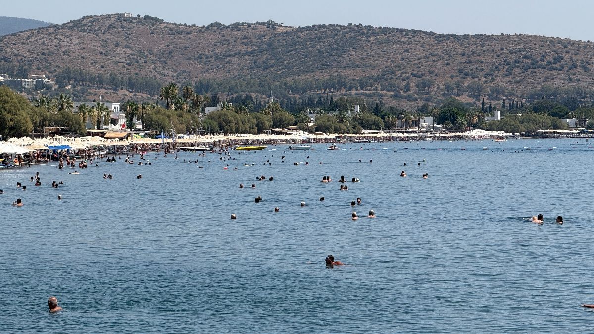 Bodrum’da termometreler 38 dereceyi gösterdi: Sahiller doldu taştı