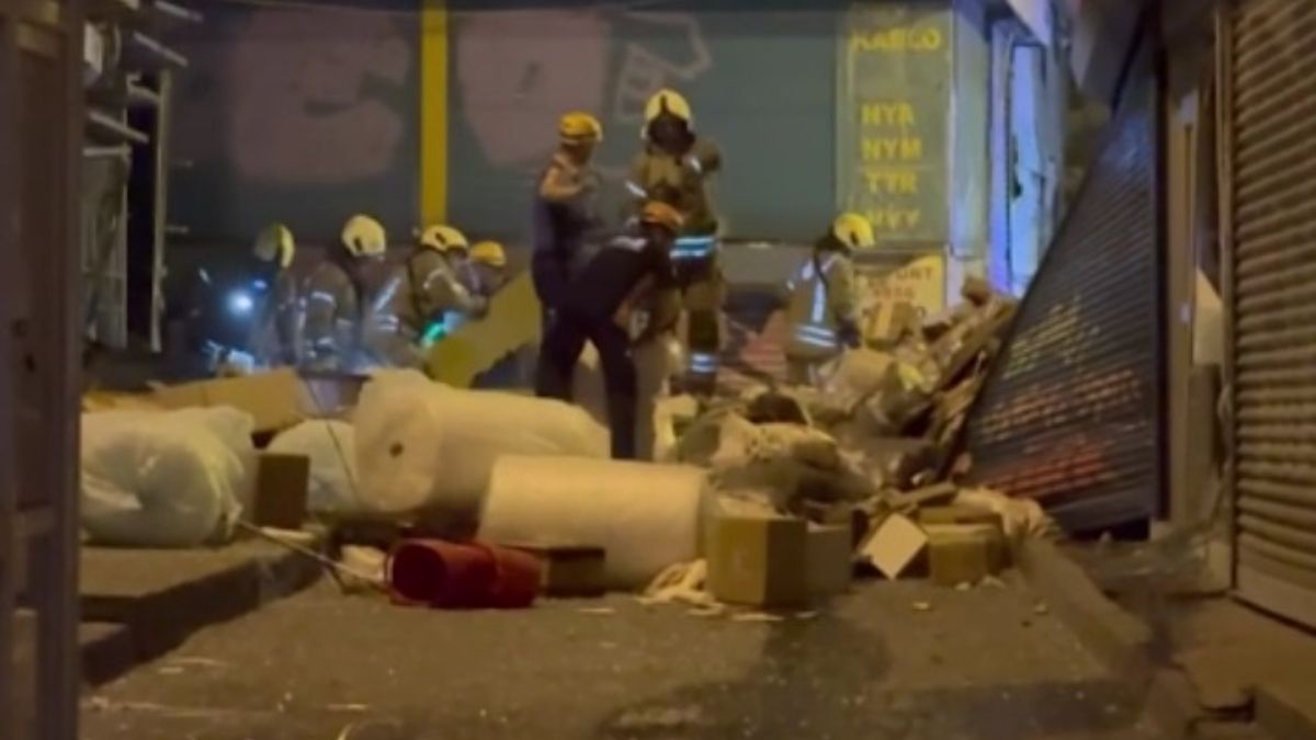 Beyoğlu'nda büfede patlama: Bina çöktü