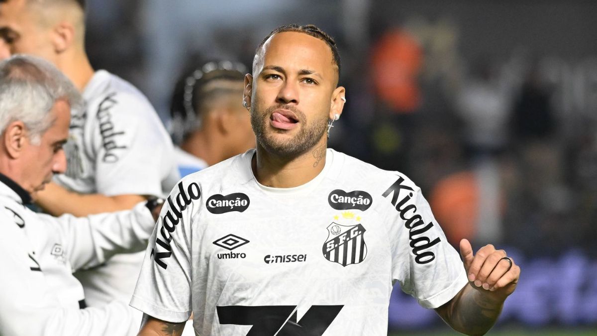 Neymar'ın olaylı maçı: Kendisiyle tartışan taraftarı kavgaya çağırdı