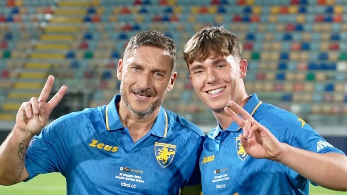 Francesco Totti'nin oğlu Cristian 19 yaşında futbola veda etti