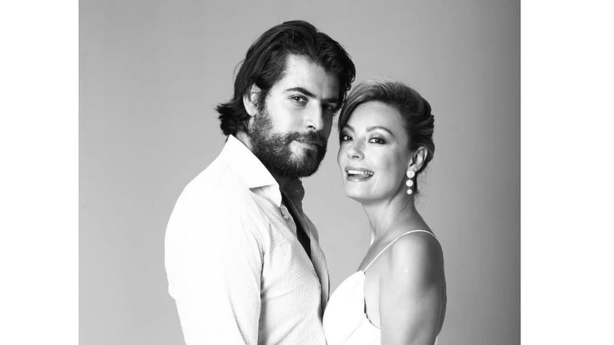 Özge Özder evliliğinin 7. yılını kutladı