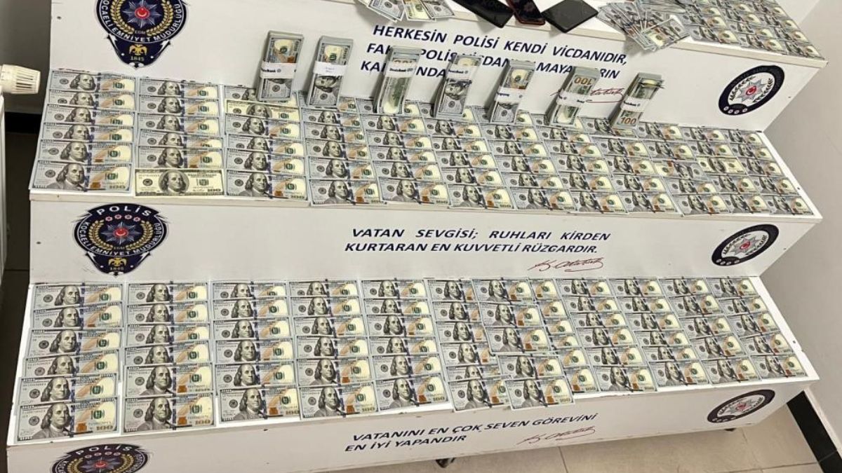 Kocaeli'de telefon dolandırıcıları 85 bin 400 dolar ile yakalandı