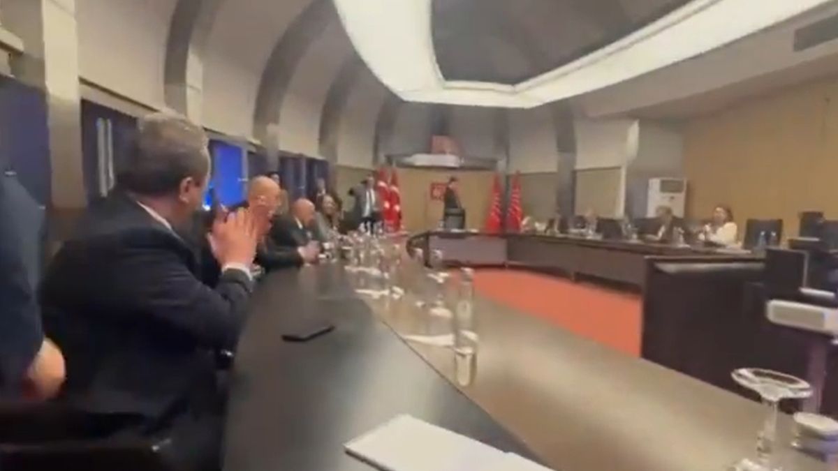 Barış Yarkadaş paylaştı: Kılıçdaroğlu'nun adaylığını şarkılarla kutladılar