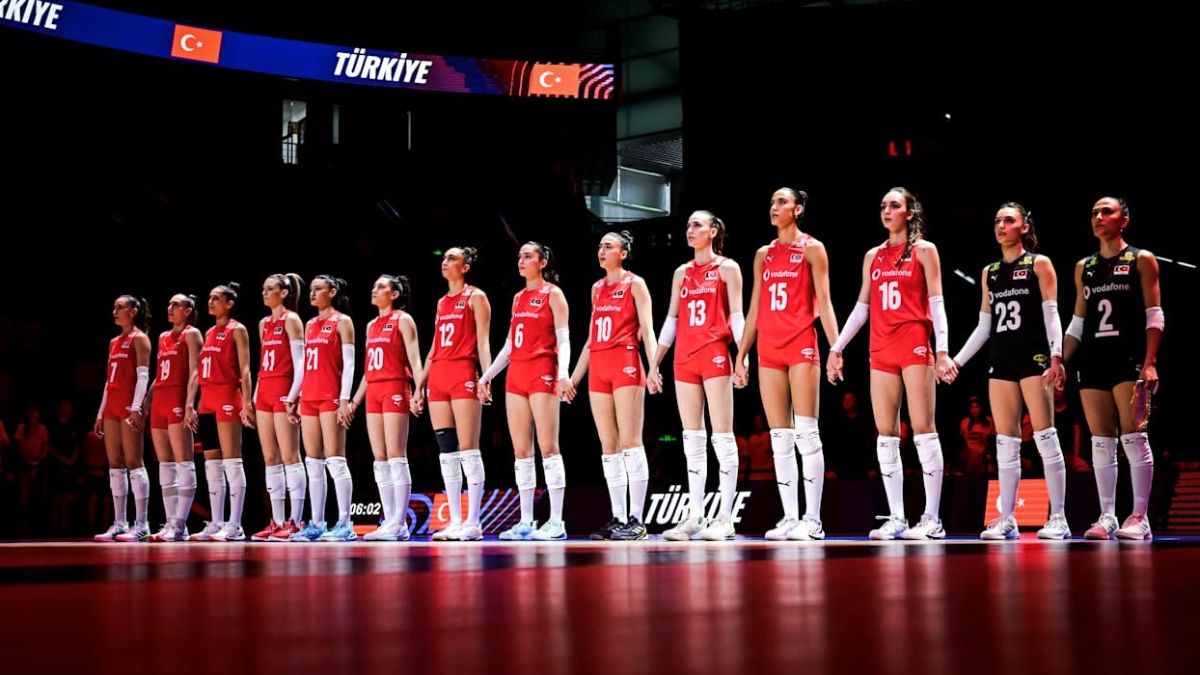 A Milli Kadın Voleybol Takımı, Antalya'ya gitti