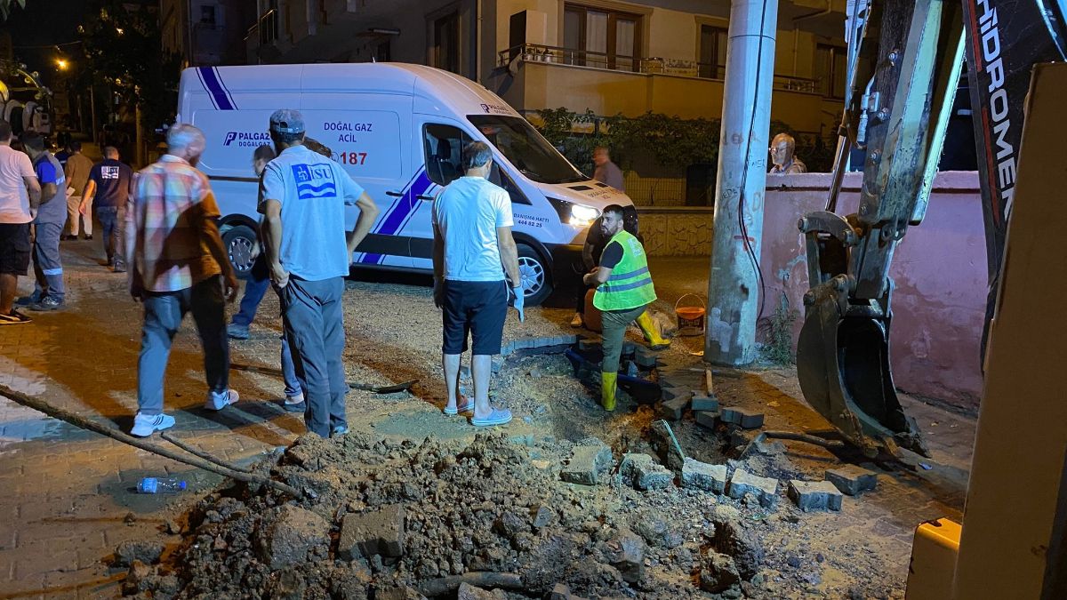 Kocaeli'de altyapı kazısında doğalgaz borusu hasar gördü: Mahalleyi koku sardı