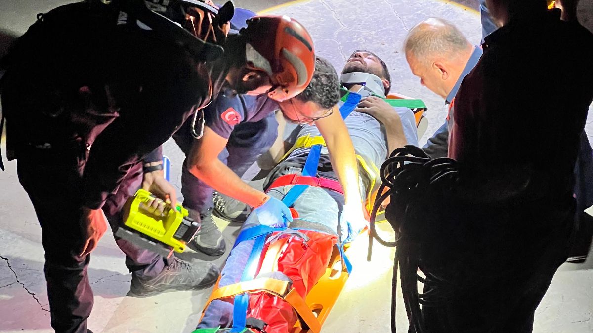 Burdur'da baraj kenarında alkol alırken 4 metre yükseklikten düştü: Ayağı kırıldı