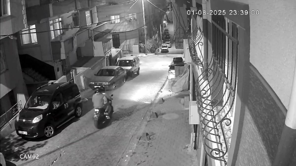 İstanbul'da art arda iki silahlı saldırı: Keşif için sokağa gelen şüpheliler kamerada