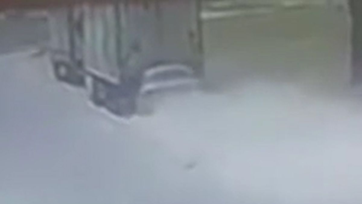 Bursa'da tıra arkadan çarpan otomobilin sürücüsü yaşamını yitirdi