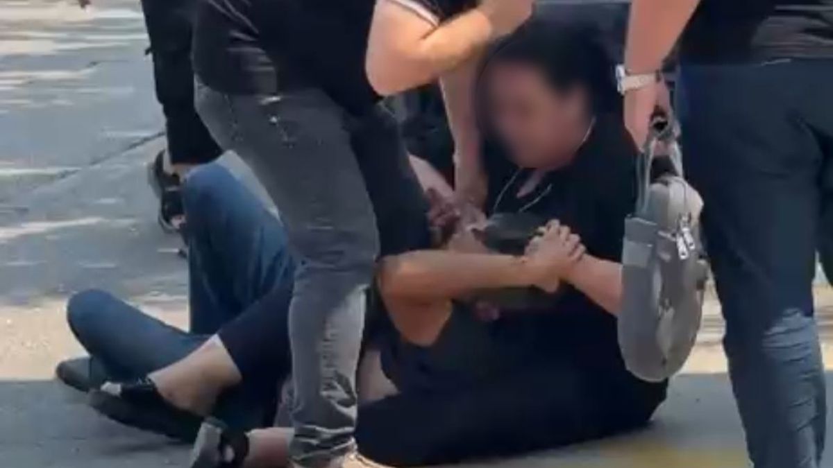 Bursa'da sokakta karşılaştığı eski kocasına, meydan dayağı attı