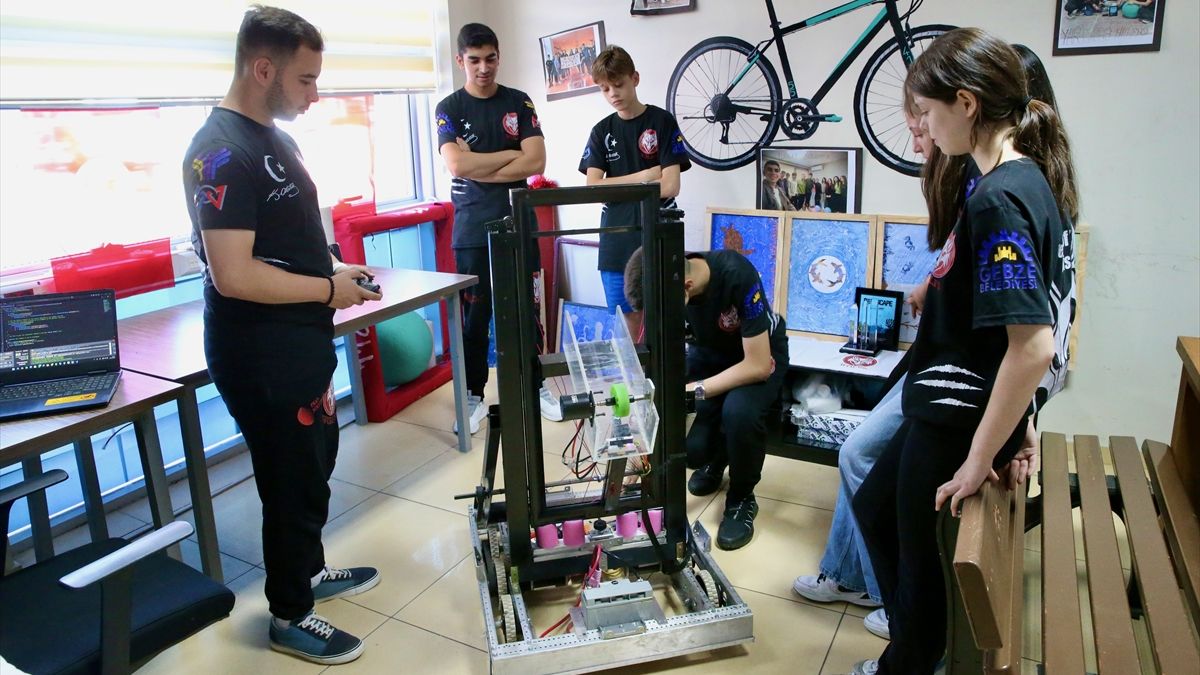 "Wolfs Robotics" takımından uluslararası başarı: Hedef Dünya Şampiyonluğu