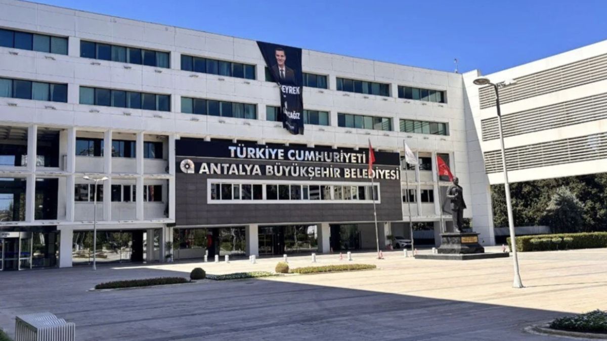 Antalya Büyükşehir Belediyesi'ne rüşvet operasyonu: 17 gözaltı