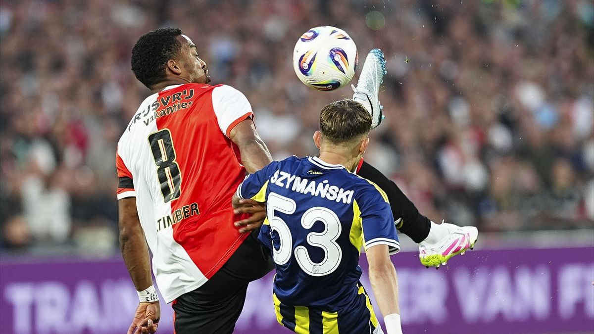 Fenerbahçe - Feyenoord maçının ilk 11'leri