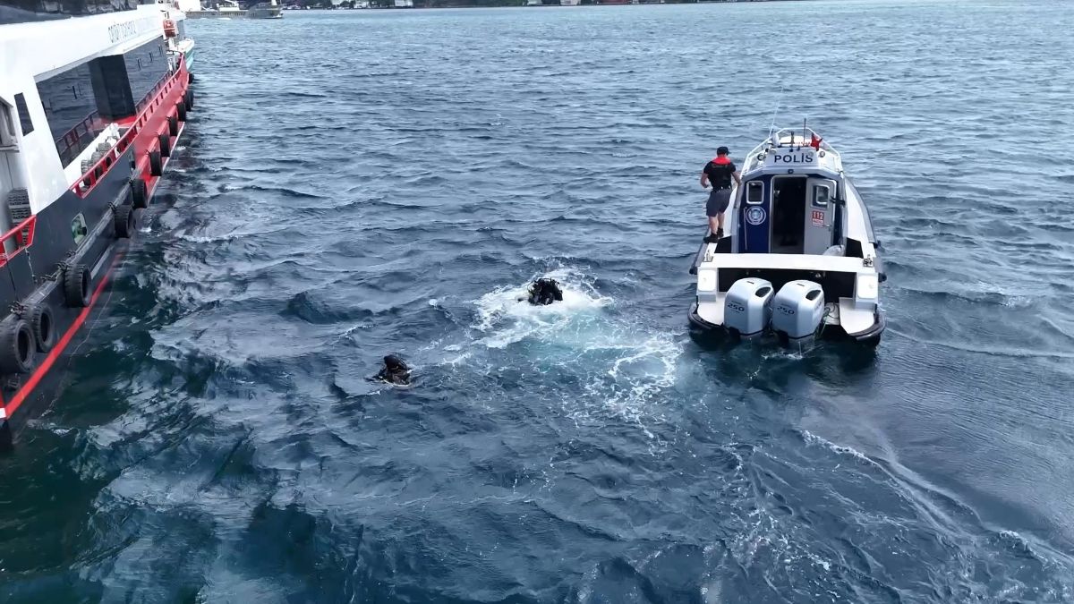 İstanbul Boğazı'nda kaybolan Rus yüzücü aranıyor