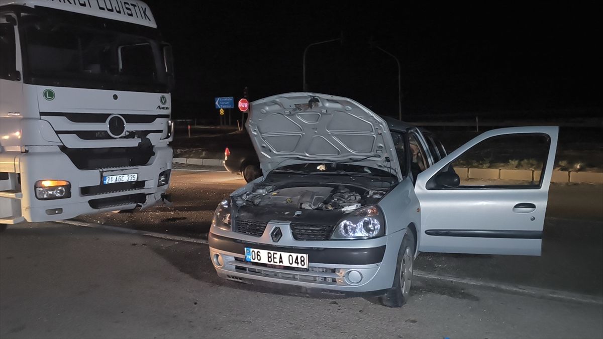 Kırıkkale'de tır ile otomobil çarpıştı: 2'si çocuk 6 kişi yaralandı