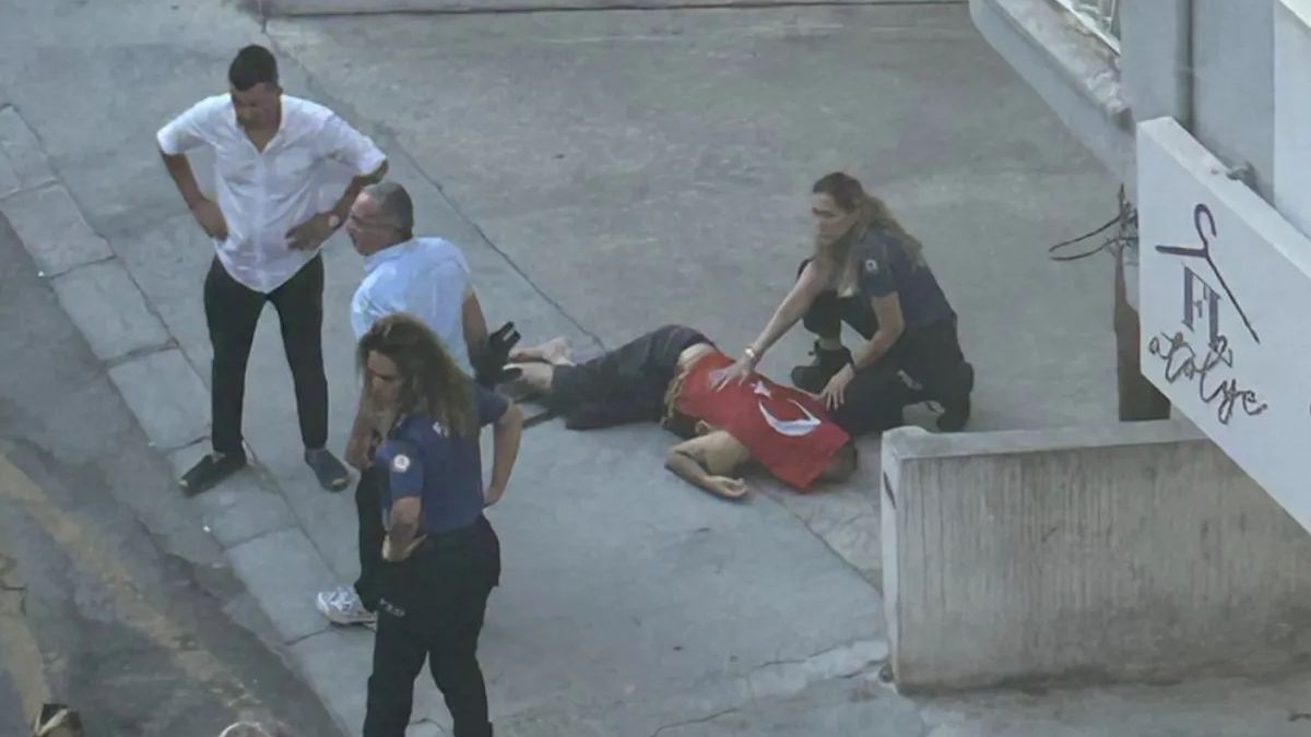 İzmir'de polis merkezine saldıran katil zanlısı ile irtibatlı 9 kişi gözaltına alındı.