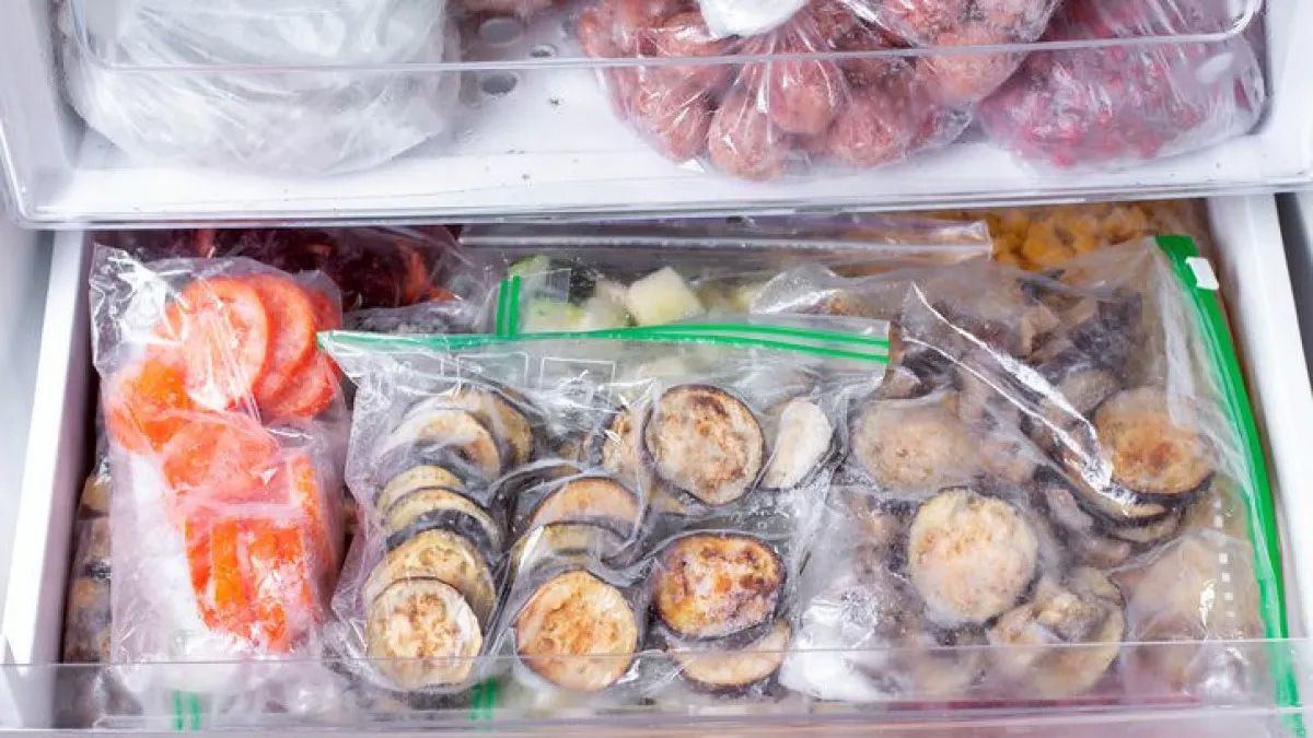 Uzmanlar uyardı: Bu yiyecekleri dondurucudan çıkarttıktan sonra hemen pişirmeyin!