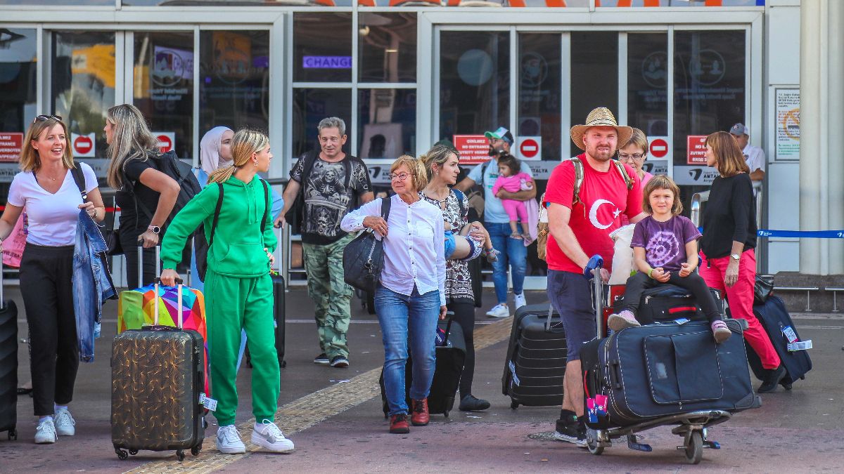 Antalya'da turist sayısı 12,8 milyonu aştı