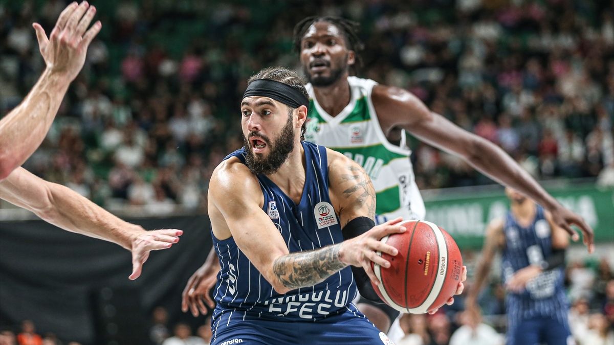 Anadolu Efes'ten Bursaspor Basketbol'a 20 sayılık fark!