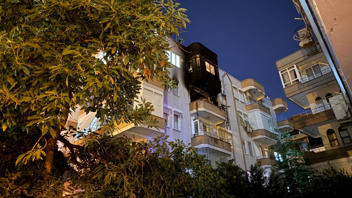 Antalya'da 5 katlı binada yangın: 1 ölü