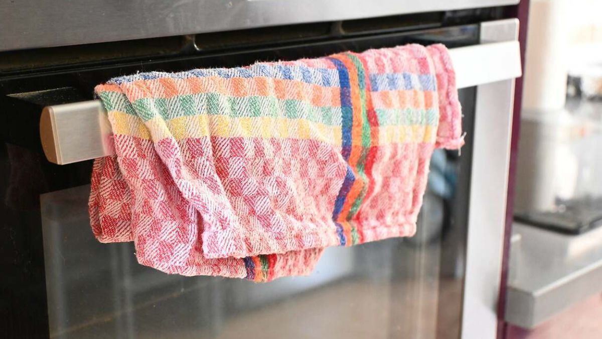 Fırın kapağına havlu asan yandı: Bakın neye yol açıyor